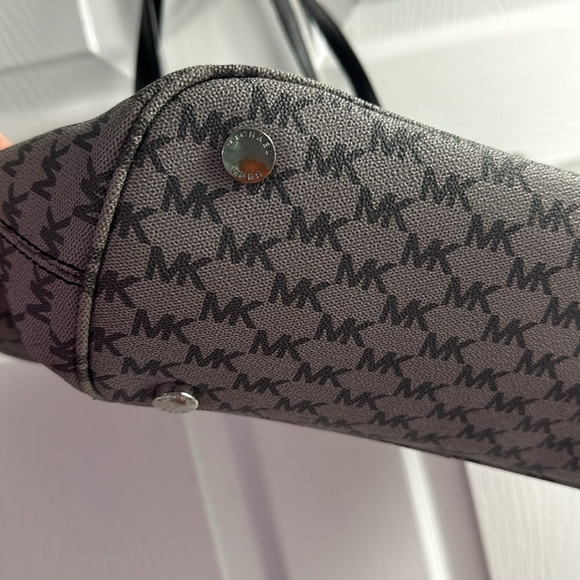 MICHAEL KORS JET SET LARGE POCKET MF TOTE BLACK - Picture 14 of 16